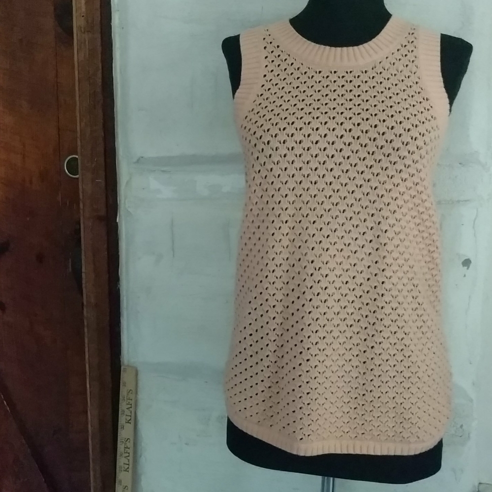 Banana Republic open knit tank